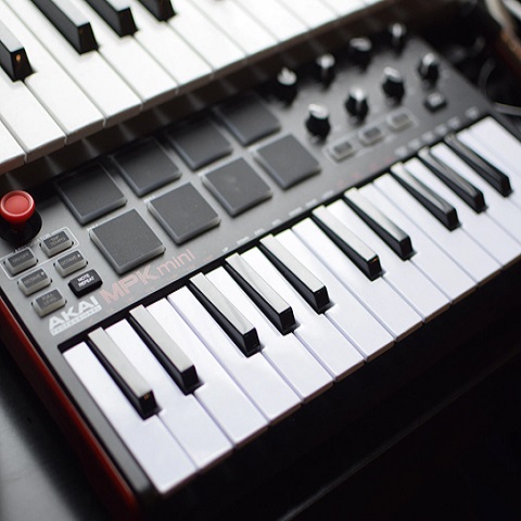 برترین میدی کیبوردها برای نرم افزار آهنگسازی FL Studio